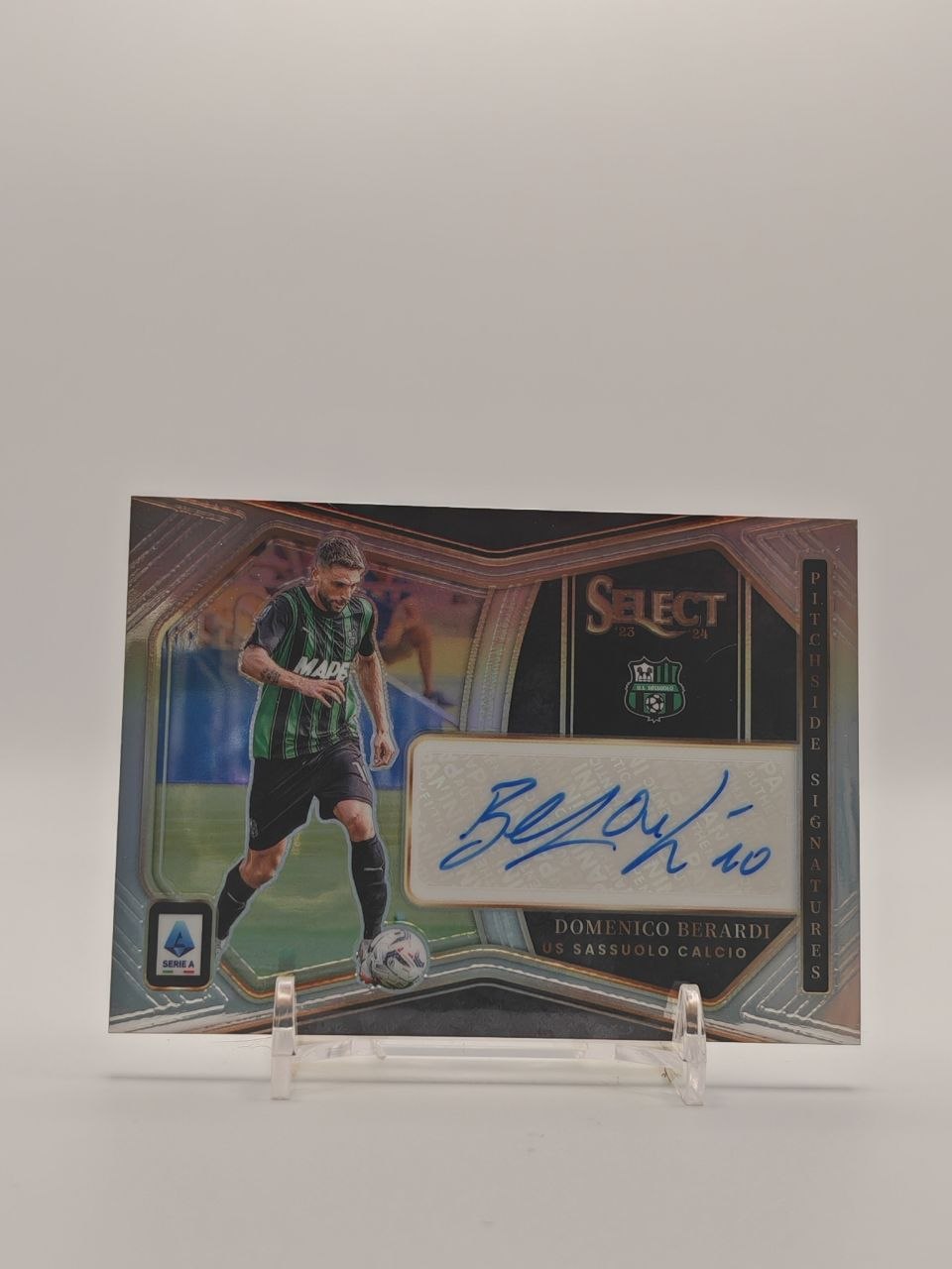 2023-24 PANINI SELECT SERIE A DOMENICO BERARDI SASSUOLO PITCHSIDE SIGNATURES AUTO