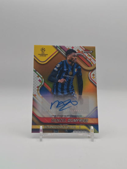 Denzel Dumfries Topps Finest Auto Gold 46/50, fronte