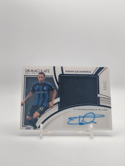 Hakan Çalhanoğlu Panini Immaculate Premium Swatch Auto Relic 12/25, fronte