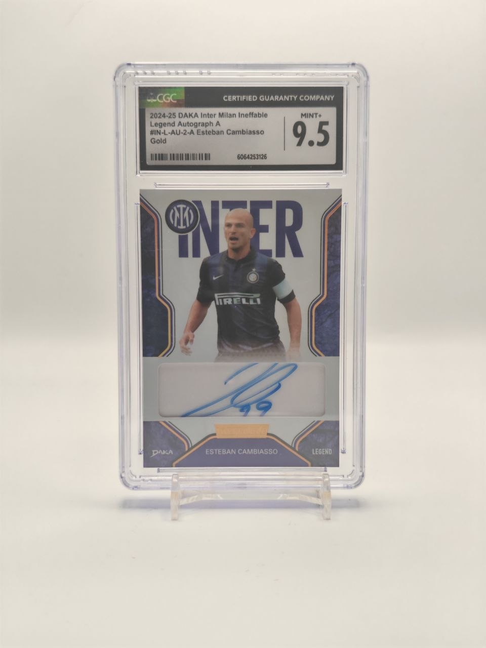 2024-25 DAKA INTER MILAN INEFFABLE ESTEBAN CAMBIASSO LEGEND AUTOGRAPH A GOLD AUTO 15/20 CGC 9.5