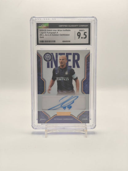 2024-25 DAKA INTER MILAN INEFFABLE ESTEBAN CAMBIASSO LEGEND AUTOGRAPH A GOLD AUTO 15/20 CGC 9.5