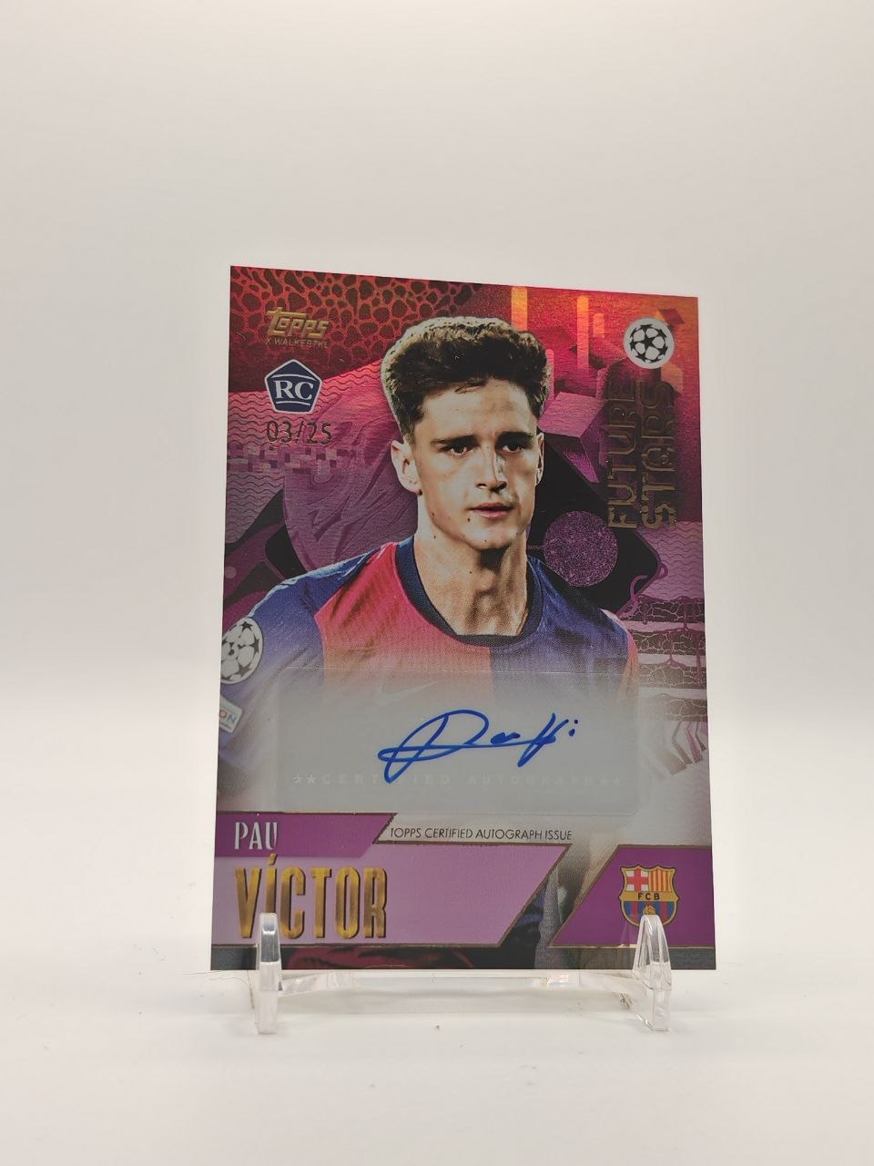 2024-25 TOPPS GOLD UEFA CLUB COMPETITIONS PAU VÍCTOR BARCELONA FUTURE STARS AUTO RC 03/25
