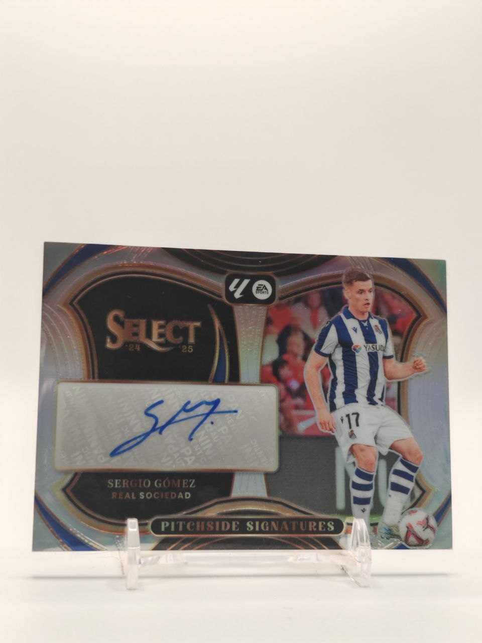 2024-25 PANINI SELECT LALIGA SERGIO GÓMEZ REAL SOCIEDAD PITCHSIDE SIGNATURES AUTO