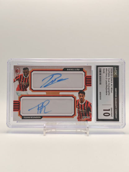 Fronte DAKA AC Milan doppio autografo Rafael Leão e Tijjani Reijnders 02/05 CGC 10