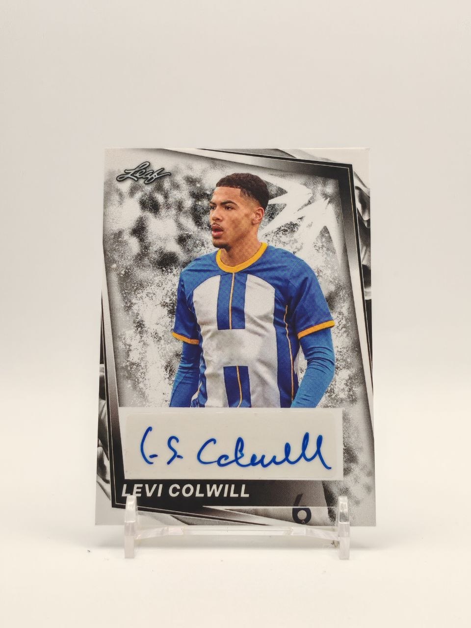 Fronte Levi Colwill Leaf autografata