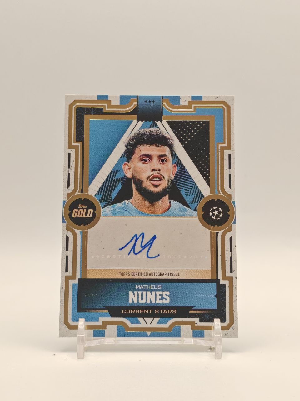 Fronte Matheus Nunes Manchester City Topps Gold Current Stars autografata