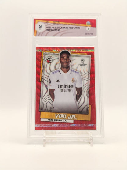 Vini Jr. Topps Real Madrid Legendary Red Wave Refractor 3/5 GRAAD 9, fronte